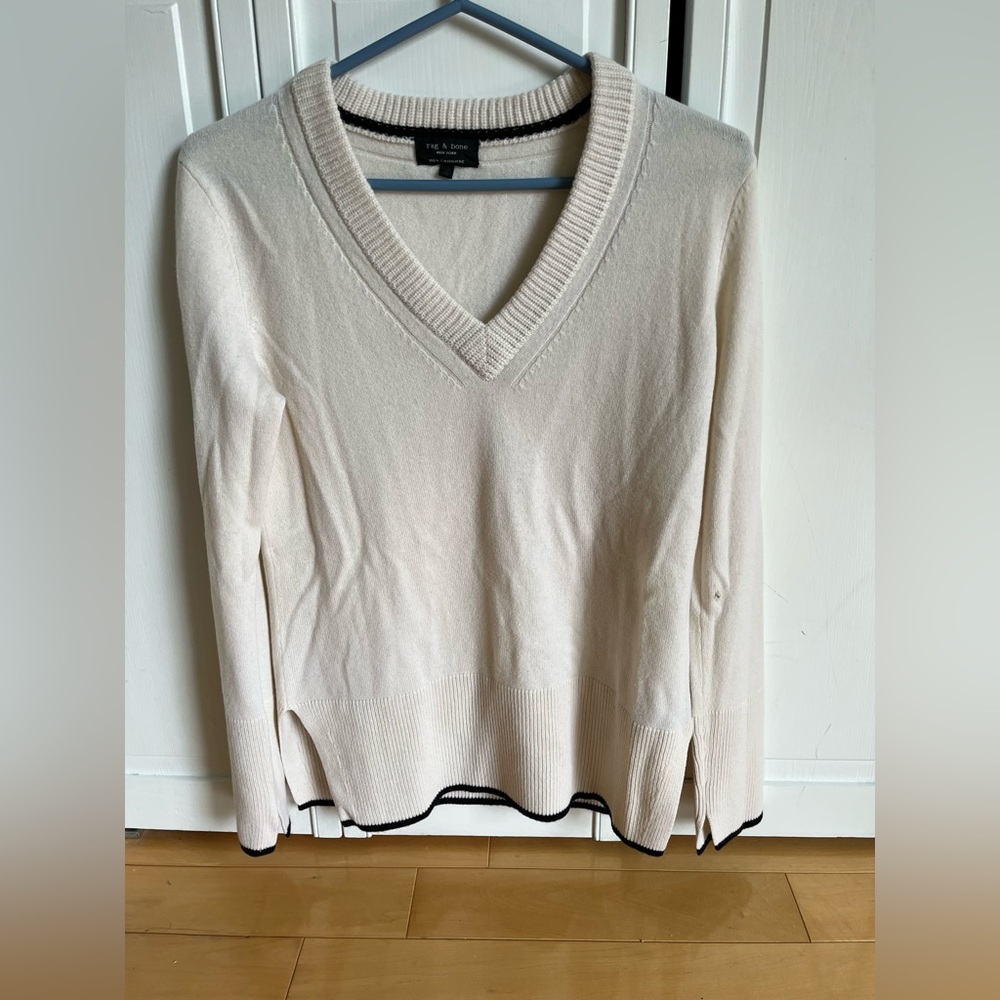 Rag & Bone V-Neck Cream Sweater x-small